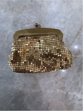 Rare early whiting and Davis Gold Mesh kiss lock coin pouch/ purse. 1890- 1900.